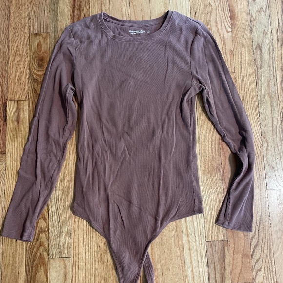 Abercrombie Soft AF Long-Sleeve Ribbed Crew Bodysuit - Picture 1 of 4